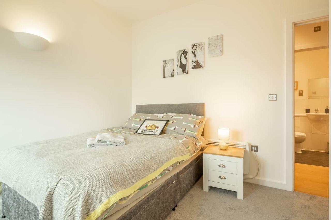 Central Bedford: Two Bedrooms, Breakfast Basket Ngoại thất bức ảnh