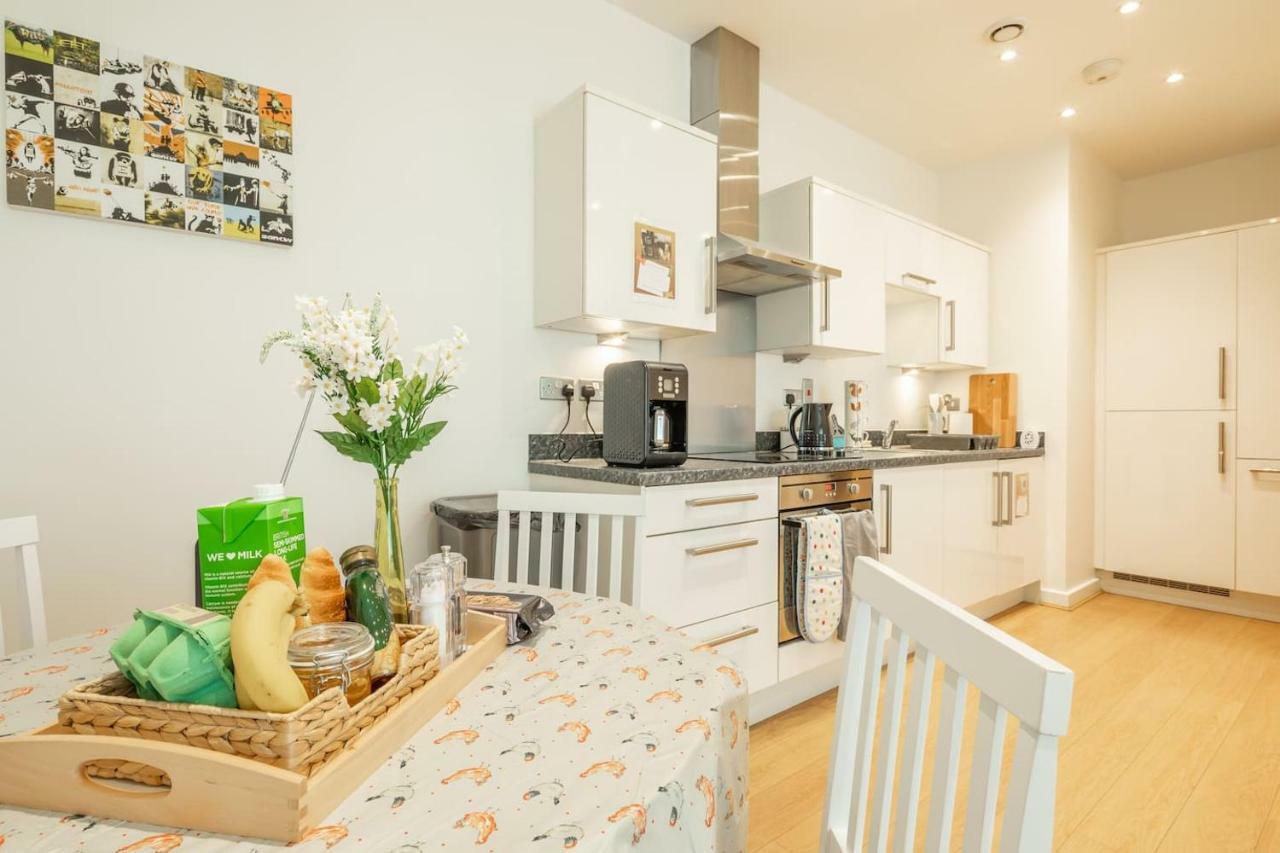 Central Bedford: Two Bedrooms, Breakfast Basket Ngoại thất bức ảnh