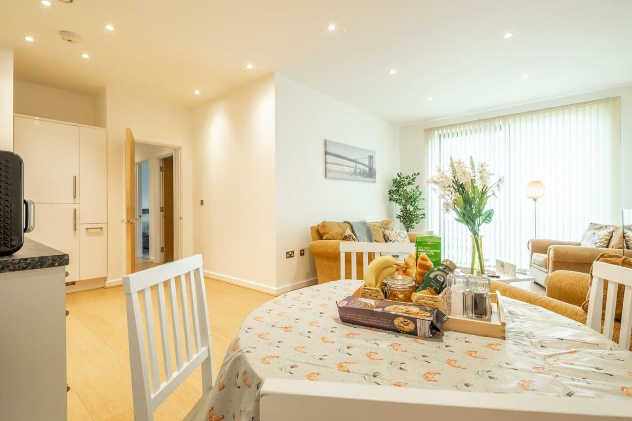 Central Bedford: Two Bedrooms, Breakfast Basket Ngoại thất bức ảnh