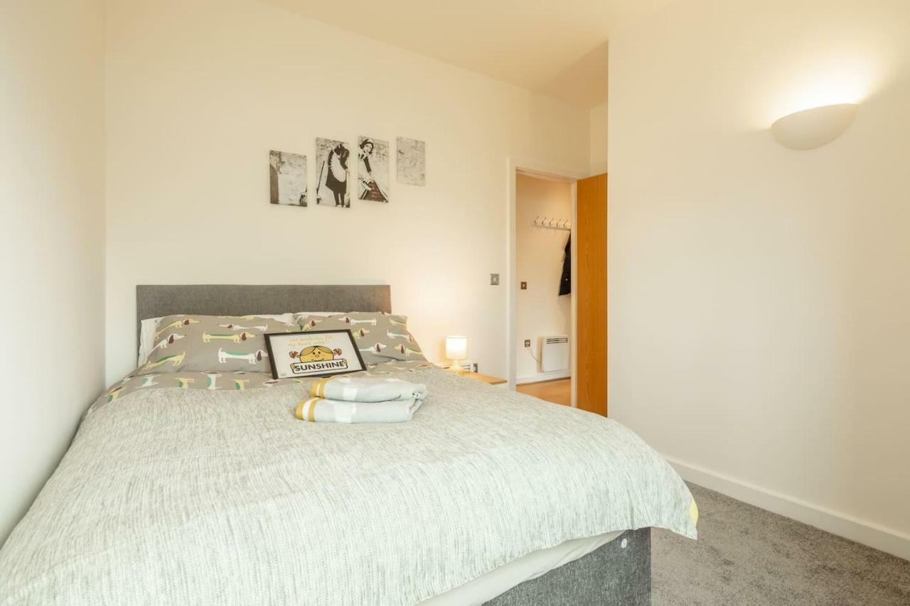 Central Bedford: Two Bedrooms, Breakfast Basket Ngoại thất bức ảnh
