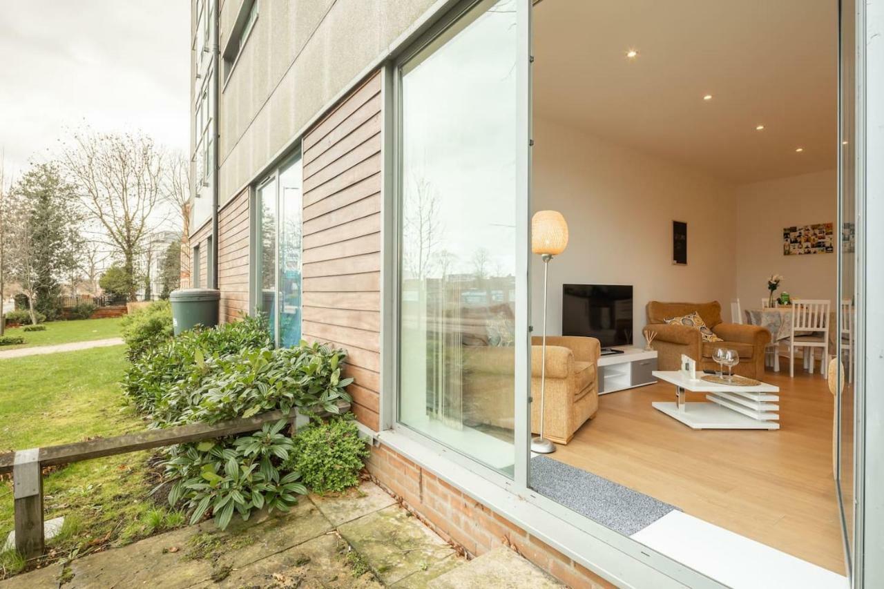 Central Bedford: Two Bedrooms, Breakfast Basket Ngoại thất bức ảnh