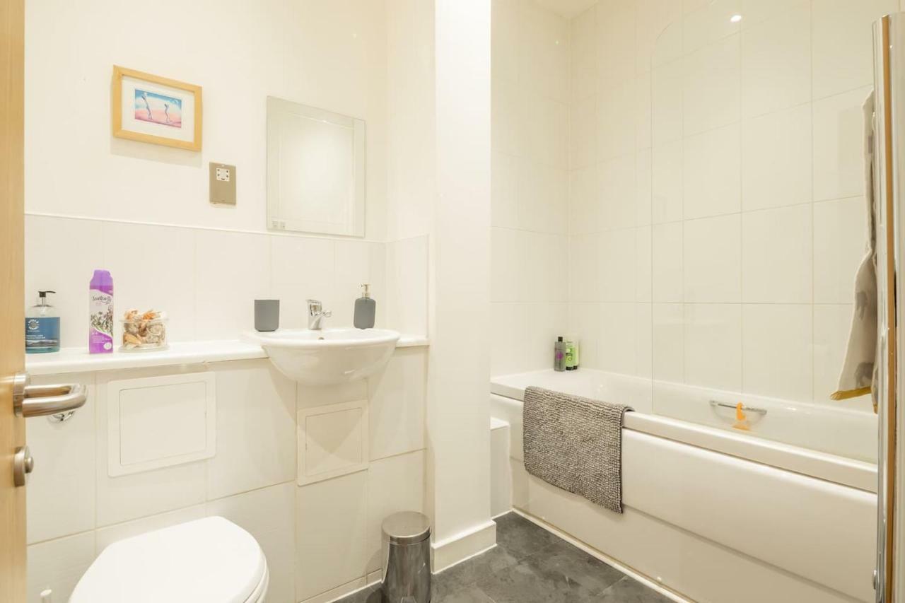 Central Bedford: Two Bedrooms, Breakfast Basket Ngoại thất bức ảnh