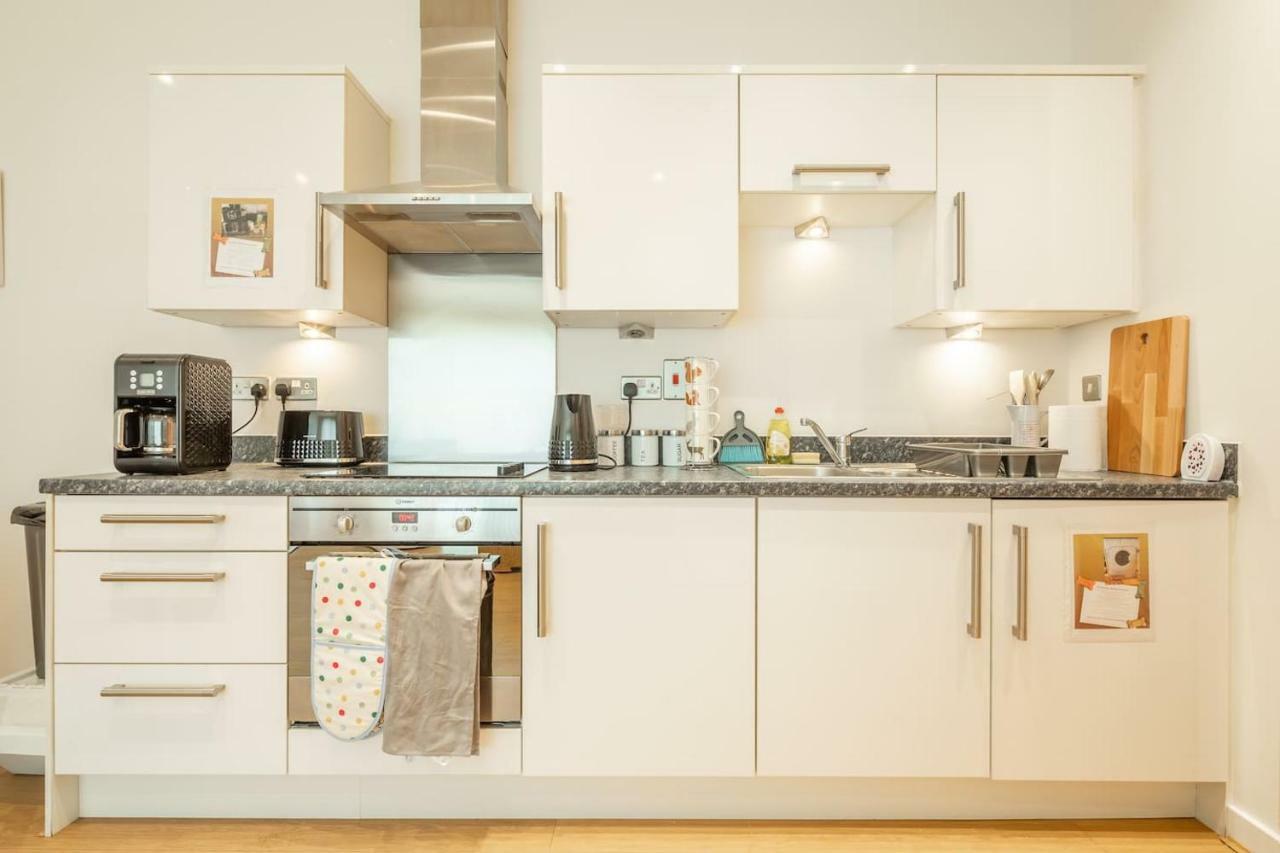 Central Bedford: Two Bedrooms, Breakfast Basket Ngoại thất bức ảnh