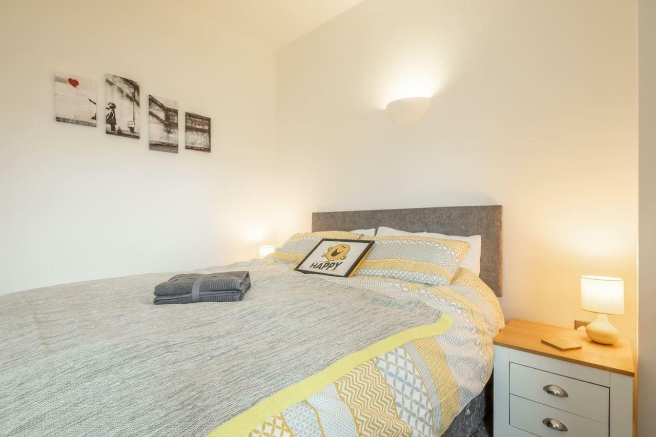 Central Bedford: Two Bedrooms, Breakfast Basket Ngoại thất bức ảnh